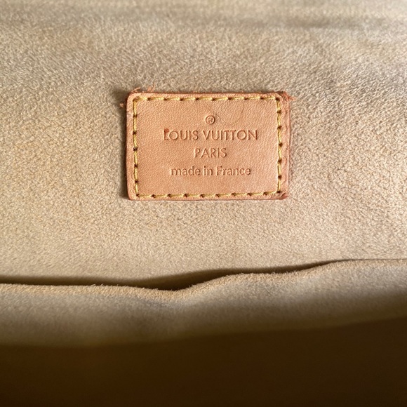 Louis Vuitton Hudson PM - Picture 12 of 16